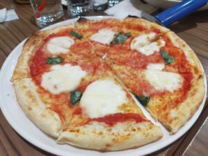 ラパウザ新宿伊勢丹前店 の料理写真（キコーナ新宿三丁目店 近く）